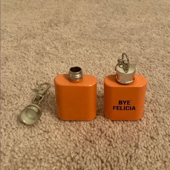 Two Mini Flask Keychains - Picture 2 of 5